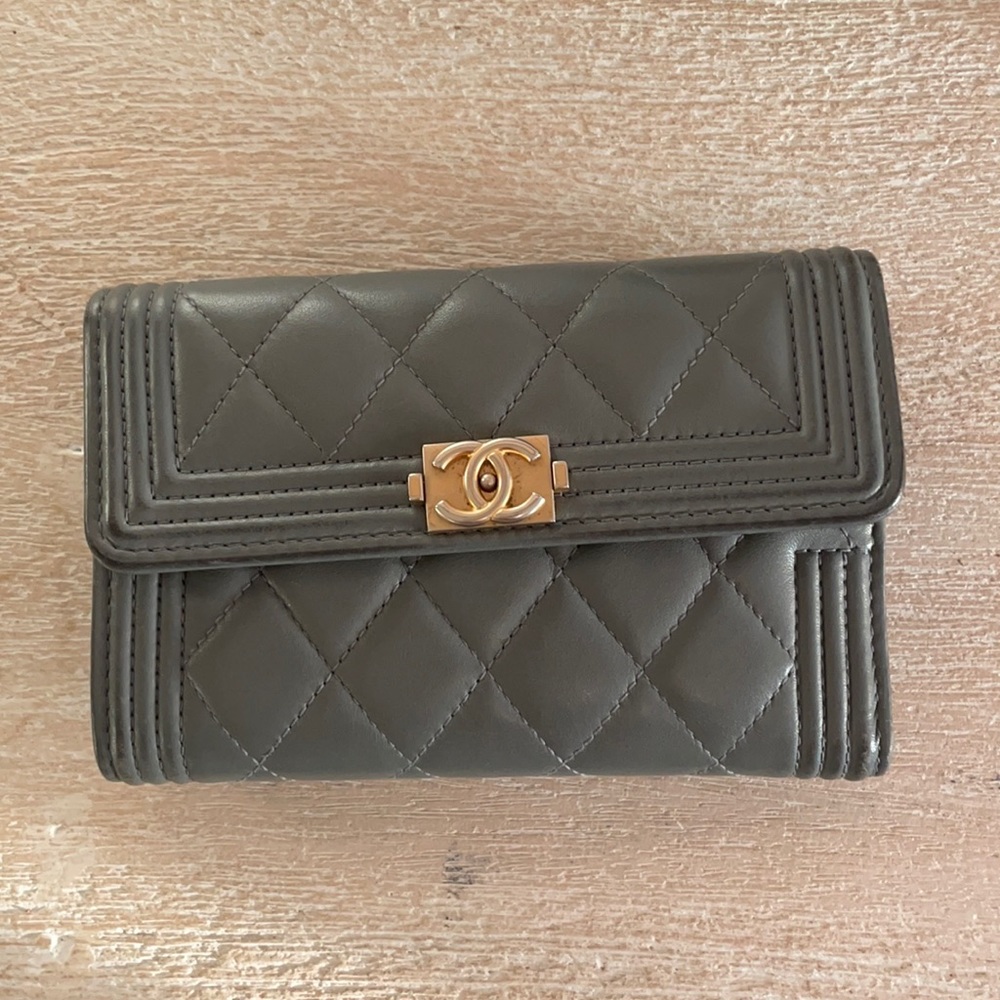 Chanel petite maroquinerie quilted grey wallet